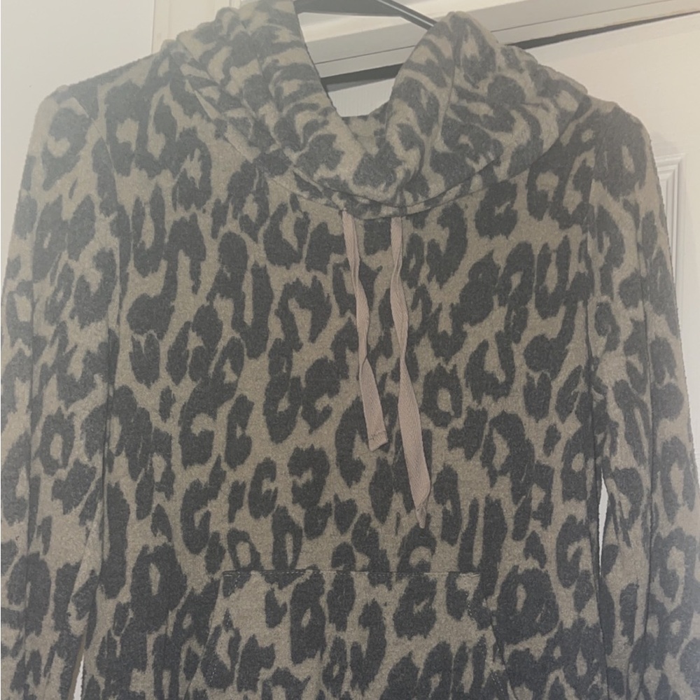 XS Cowl neck long sleeve cheetah shirt!